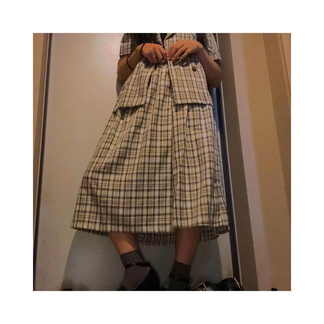 みなみのインスタグラム：「@holidayandholiday_official のセットアップ！💛💚mechamechaに可愛い( ∩'-'⊂ )」