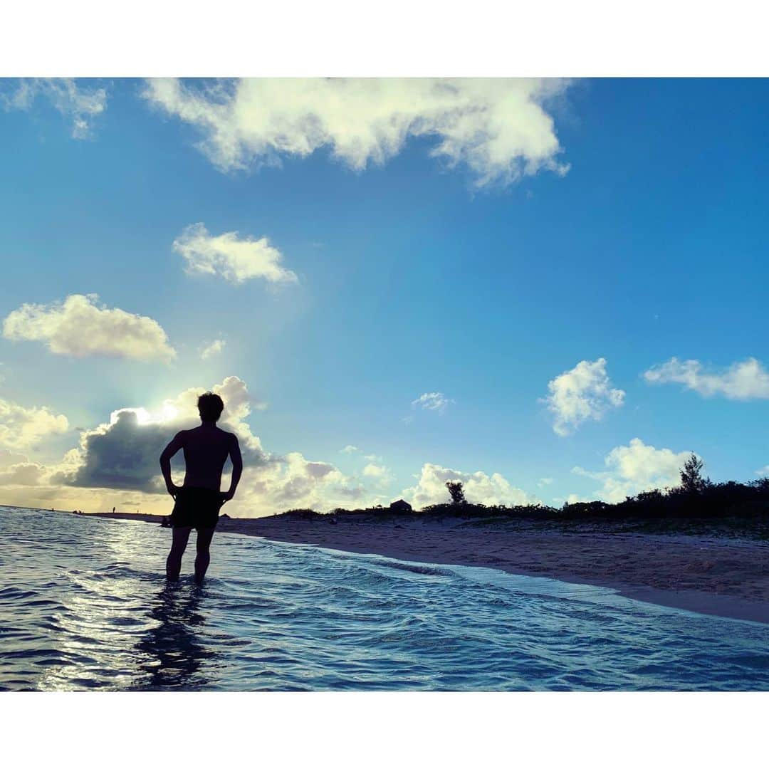 仲田克也さんのインスタグラム写真 - (仲田克也Instagram)「最高🏖健康的な色になってきた☀️ #宮古島 #夕陽 #夕日 #ロケーション #前浜ビーチ #写真 #自然 #青い空 #青い海 #白い砂浜 #沖縄 #かつすたぐらむ #仲田克也 #miyakoisland #sunset #nature #good #location #beautiful  #white #sand #blue #sky #skyblue #beach #spot #portrait」8月25日 18時45分 - minatoisshiki