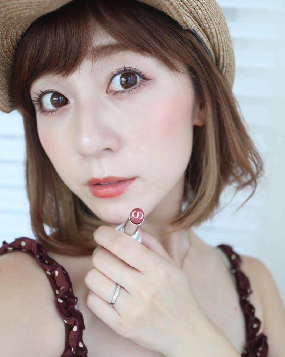 水野佐彩さんのインスタグラム写真 - (水野佐彩Instagram)「・ 美里んとかき氷デート🍧❤️ ずっと行きたかった四ツ谷のRyan🍧 果肉たっぷりのシロップがとても美味しかった🥺💕💕 私のは期間限定の桃だよ🍑🍑🍑 #かき氷 #かき氷🍧 #ryan #四ツ谷ryan #桃のかき氷  9/6発売の ルージュディオールウルトラバーム💄 808カレスをつけました💋💋 ローズベージュ🌹 ブラウンメイクにも合うし ほどよい血色感がとても使いやすい！ このバームのシリーズ 本当に唇荒れなくて 色づきがふんわりでかなり好き🥺❤️ #dior #diormakeup #diorouge #rougedior #ルージュディオールウルトラバーム #カレス」8月25日 18時56分 - saaya_mizuno