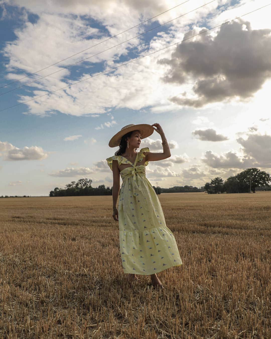 Mariko Kuoさんのインスタグラム写真 - (Mariko KuoInstagram)「The perfect dress for endless fields 🌾 @bertacabestany」8月25日 19時03分 - marikokuo