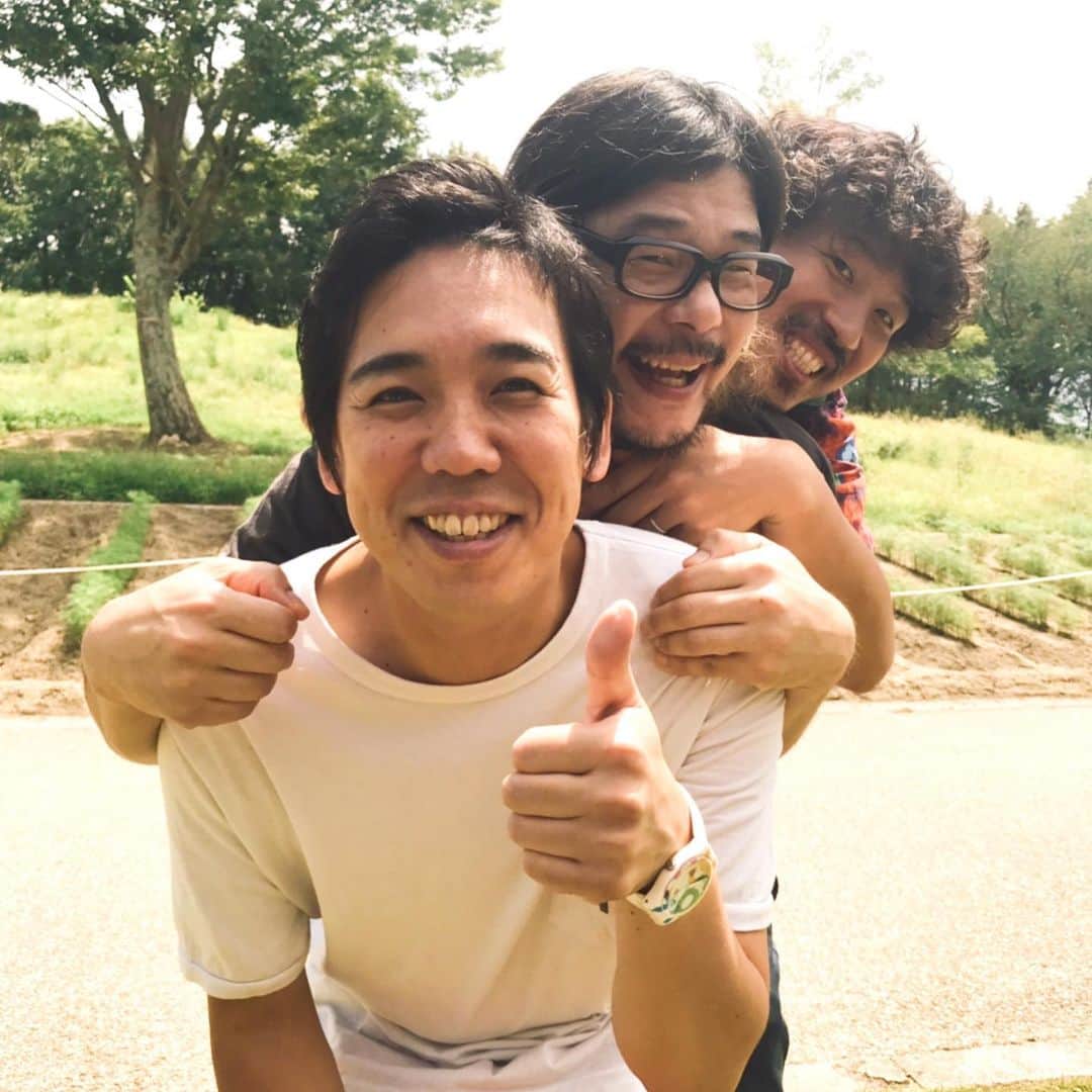 マキシマム ザ ホルモンのインスタグラム：「おっさんずラブ。 スキマスイッチんずラブ。 モンバっスんずラブ。 byダイスケはん  #マキシマムザホルモン #モンバス #スキマスイッチ #おっさんずラブ #スピンオフは是非この3人で」