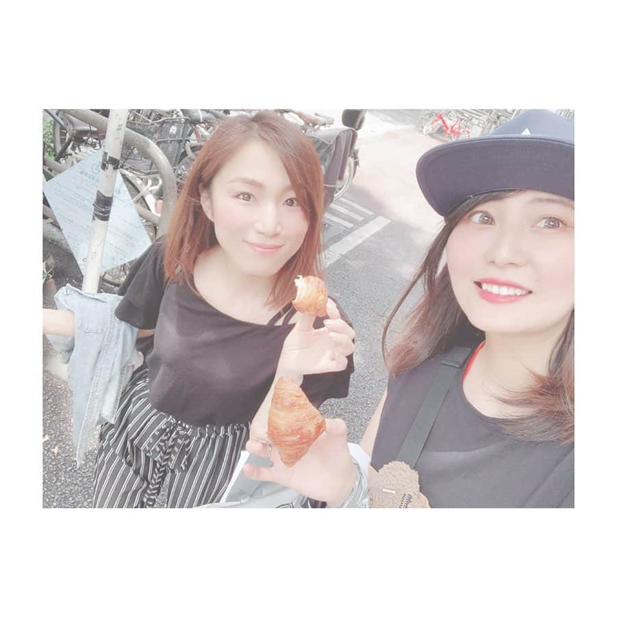 大崎みらいのインスタグラム：「、 この日はかぉりんと 1日博多デート！ 、 #ミニヨン の #クロワッサン の食べ歩きから始まり #八仙閣 でランチ食べて それはもうもりもり食べて笑 、 #poalandjoe で 少しお買い物とひとやすみして 、 #TOPOS で たらふく食べて飲んで笑 、 めちゃめちゃ楽しかったー！ ひたすら語ったね💕 より絆が深まったいちにちでした笑 、 、 、 #ちゃんみらあるある #今更投稿 #福岡 #博多 #デート #橘香央里」