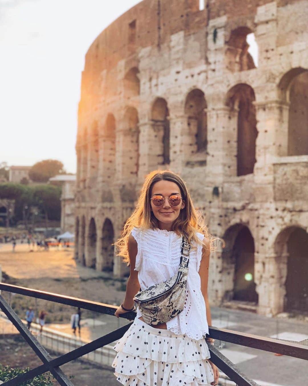 ブラジ&ブラジさんのインスタグラム写真 - (ブラジ&ブラジInstagram)「Oh beautiful Rome ❤️🇮🇹 belt&bag snake #rome#italy#love#summer#holiday#sunny#fun#beautiful#girl#snake#beltbag#german#fashion#brand#089#colosseum」8月25日 19時08分 - brasibrasi