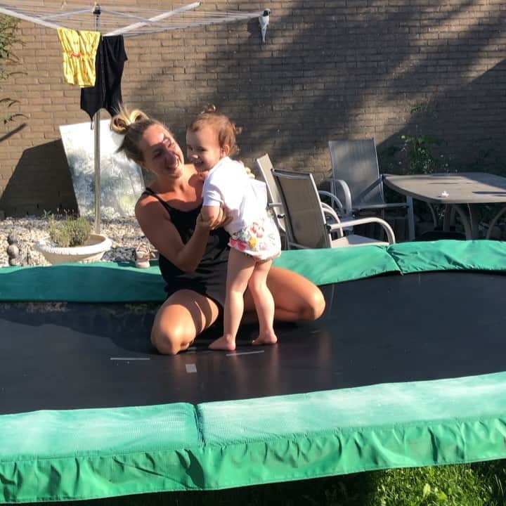 のインスタグラム：「Somersault Sundayszz 🤩💖 . #LEUK #nognkeer #spingen #dezemeid 😍😍」