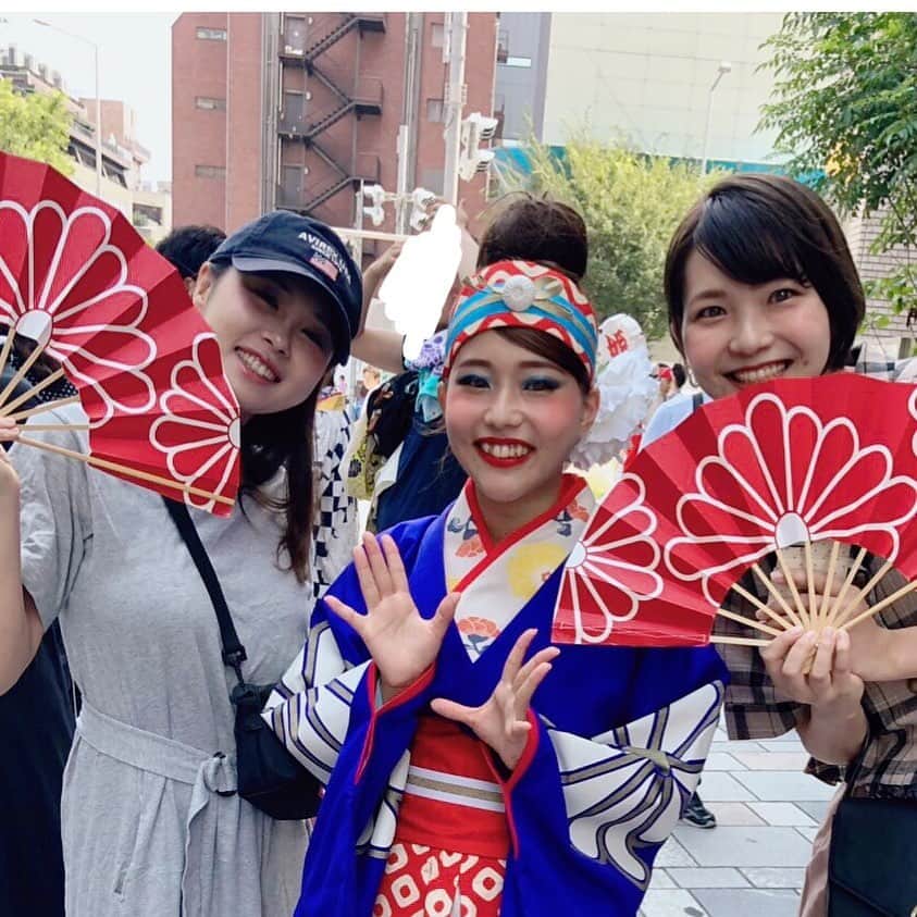 米倉れいなのインスタグラム：「, 初めてよさこいちゃんと見たけどかっこいい😳✨ 我が子を探す母の気持ちで動画撮ってた(笑) #原宿 #よさこい #原宿表参道元氣祭」