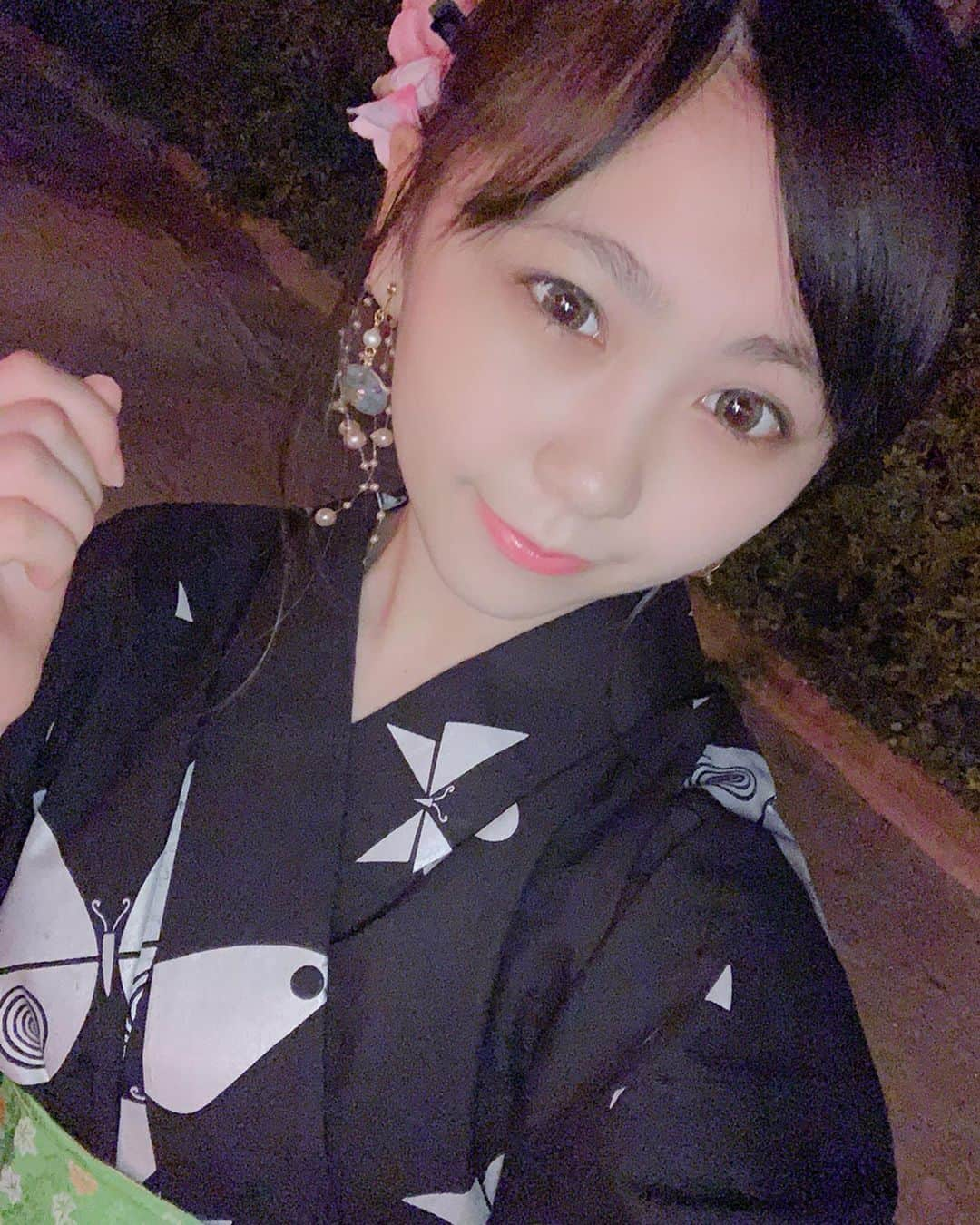 須田理夏子さんのインスタグラム写真 - (須田理夏子Instagram)「･ ･ ･ ･ 今年初の浴衣👘︎💕︎ ･ ･ ･ 夏はまだ終わらない❗️ (小声)でほしい💭暑いけど(笑) ･ ･ ･  #浴衣 #ヘアアレンジ #ヘア  #自撮り #他撮り #彼女とデートなうに使っていいよ #彼女感 #デート #いいね返し #夜 #お祭り #高校生 #jkブランド #jk #おしゃれ #イヤリング #須田理夏子 #me #系統バラバラ系女子 #夏 #和風 #浴衣デート」8月25日 19時22分 - sudarikako