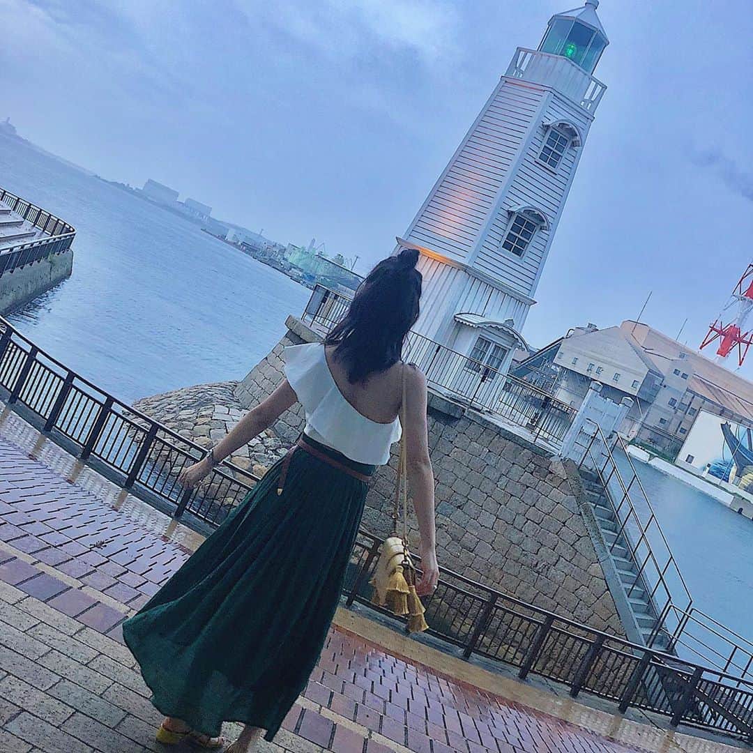 山下愛実（まなみるく）のインスタグラム：「⚓️🚤🌊 #ホワイト#グリーン#イエロー#カラー #ハーフアップ#ZARA#ファッション」