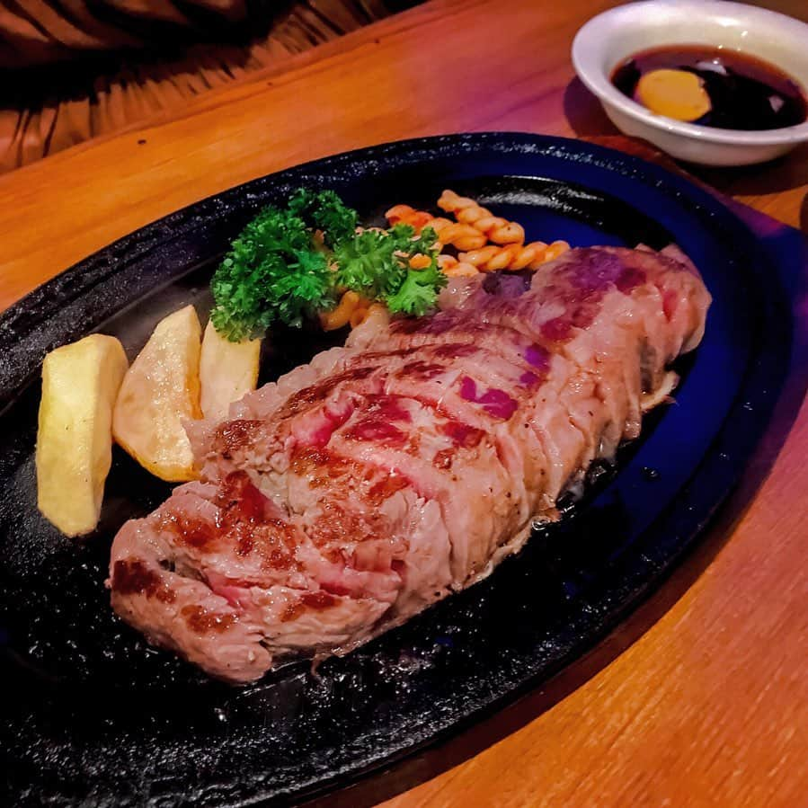 atmmyさんのインスタグラム写真 - (atmmyInstagram)「肉肉肉肉🥩肉ディナー🍖 ﻿ ﻿ #お肉 #サーロインステーキ ﻿ #ハンバーグ #ディナー #晩御飯 ﻿ #🥩 #🍖 #🍚 #美味しいもの大好き」8月25日 19時44分 - atmmy