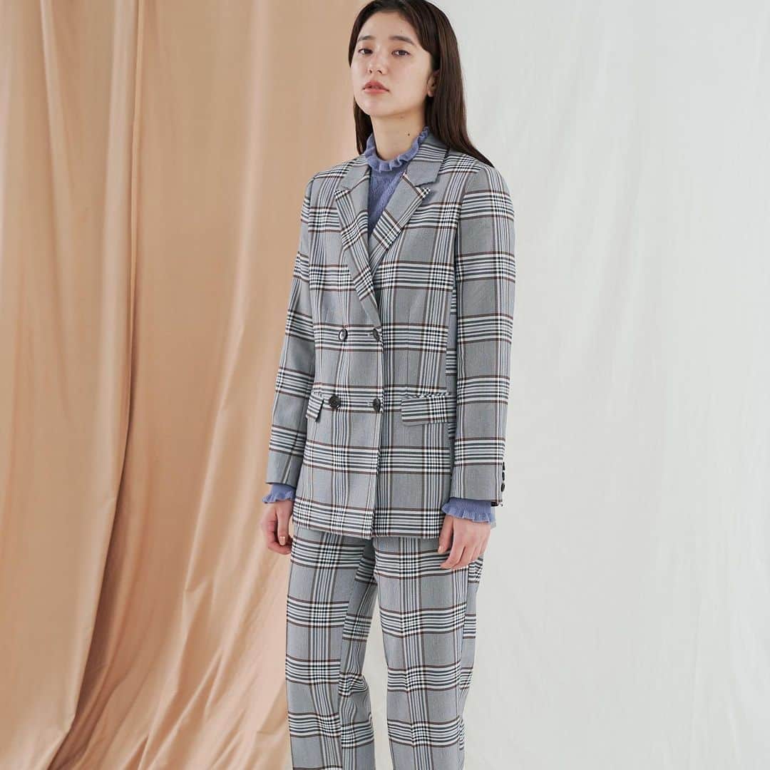 のインスタグラム：「【2019 autumn】﻿ ﻿ 毎年人気のチェック柄。今年はセットアップで着回してみたい✔️﻿ ﻿ ▶アイテムの購入は画面をタップ♪﻿ ﻿ #agbyaquagirl #agバイアクアガール #エージーバイアクアガール﻿」