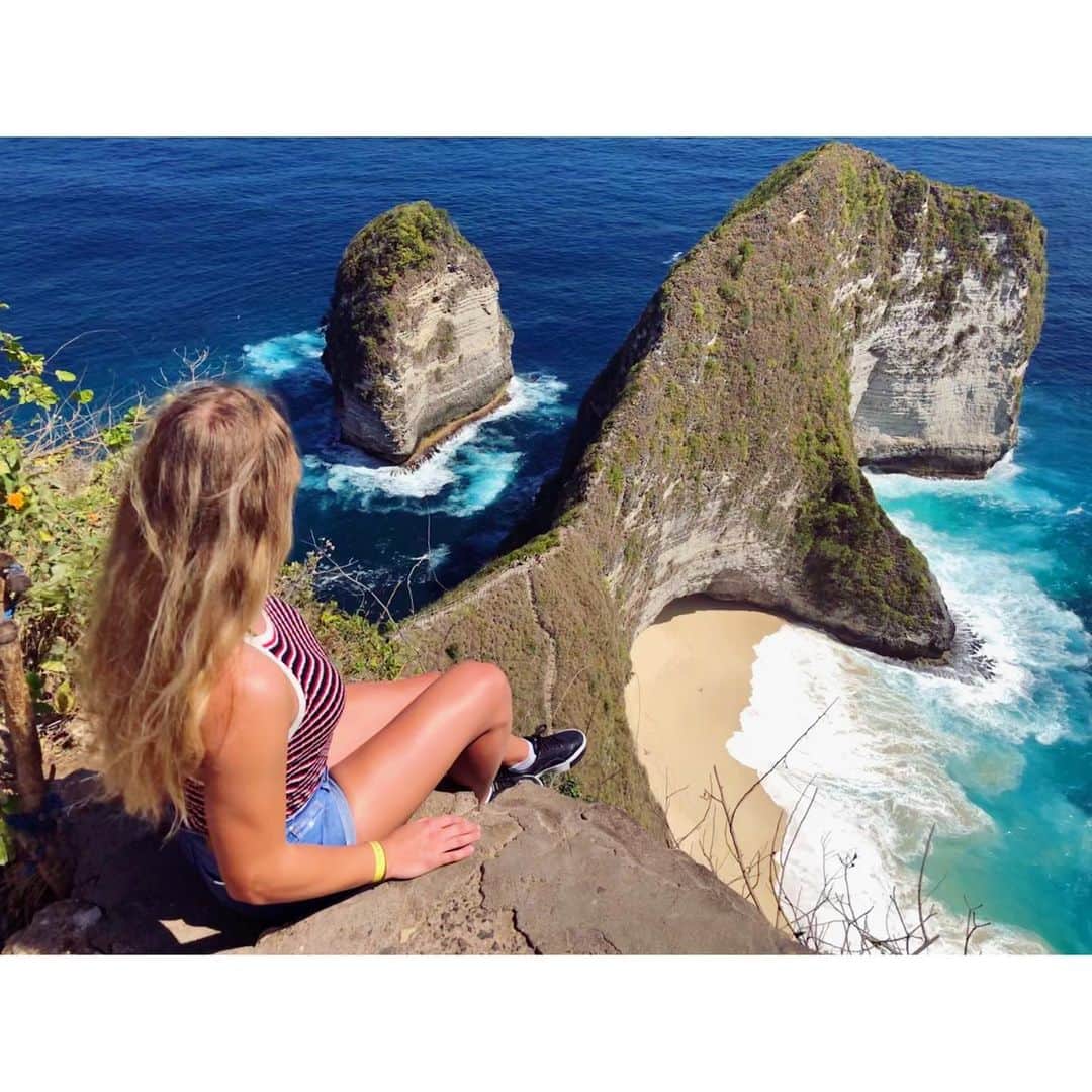 Sophia JUNKのインスタグラム：「Nusa Penida | Bali 🧡 ⠀⠀⠀⠀⠀⠀⠀⠀⠀⠀⠀⠀⠀⠀⠀⠀⠀⠀⠀⠀⠀⠀⠀⠀⠀⠀⠀⠀⠀⠀⠀⠀⠀⠀⠀⠀⠀⠀⠀⠀⠀Der Urlaub ist leider auch schon wieder vorbei😢 Ich habe mich gut erholen können und jetzt geht es mit Vollgas weiter in meinem Alltag: schlafen, essen, arbeiten, trainieren 🔁 ⠀⠀⠀⠀⠀⠀⠀⠀⠀⠀⠀⠀⠀⠀⠀⠀⠀⠀⠀⠀⠀⠀⠀⠀⠀⠀⠀⠀⠀⠀⠀⠀⠀⠀⠀⠀⠀⠀⠀⠀⠀ Am Mittwoch und Donnerstag werde ich in Göttingen bei den Deutschen Polizeimeisterschaften für die Polizei RLP über 200m an den Start gehen. Am Wochenende geht es dann nach Berlin zum ISTAF. Dort werde ich noch einmal mit der Staffel an den Start gehen. Danach wird dann die Saisonvorbereitung 2020 begonnen😋. #bali #nusapenida #travel #traveller #love #happytime #puma #pumagirl #trackgirl」
