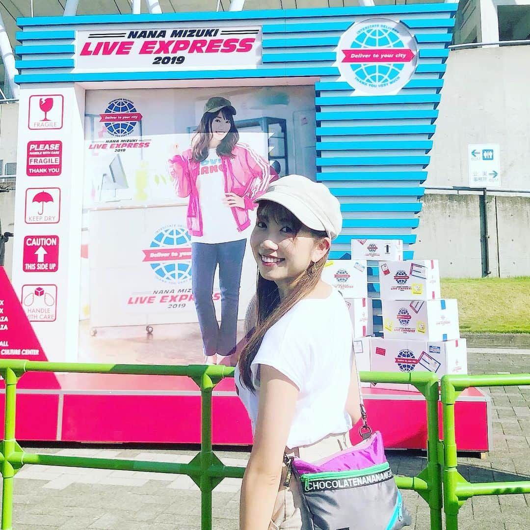 黒田菜月さんのインスタグラム写真 - (黒田菜月Instagram)「🎙LIVE EXPRESS 2019 🚚 #水樹奈々 さん #エコパアリーナ #満を持して #初参戦 #静岡限定 #ライブTシャツ #一体感すごかった  #サイリウム不使用  #野武士スタイル #パワーのやりとり #元気をチャージ 🤗⚡️ #１日目は #サックスブルー #ジュビロ磐田 ? #２日目は #オレンジ #清水エスパルス ? #サッカー王国静岡 #激アツ  #帰り道 #なか卯 #ミニ親子丼 #唐あげ」8月25日 20時00分 - nyaaatsuki_krd