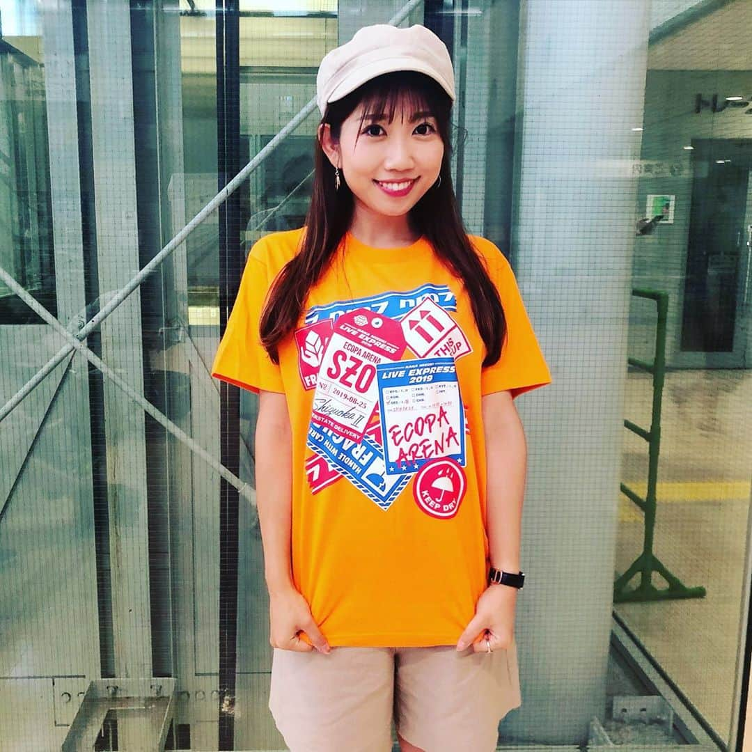 黒田菜月さんのインスタグラム写真 - (黒田菜月Instagram)「🎙LIVE EXPRESS 2019 🚚 #水樹奈々 さん #エコパアリーナ #満を持して #初参戦 #静岡限定 #ライブTシャツ #一体感すごかった  #サイリウム不使用  #野武士スタイル #パワーのやりとり #元気をチャージ 🤗⚡️ #１日目は #サックスブルー #ジュビロ磐田 ? #２日目は #オレンジ #清水エスパルス ? #サッカー王国静岡 #激アツ  #帰り道 #なか卯 #ミニ親子丼 #唐あげ」8月25日 20時00分 - nyaaatsuki_krd