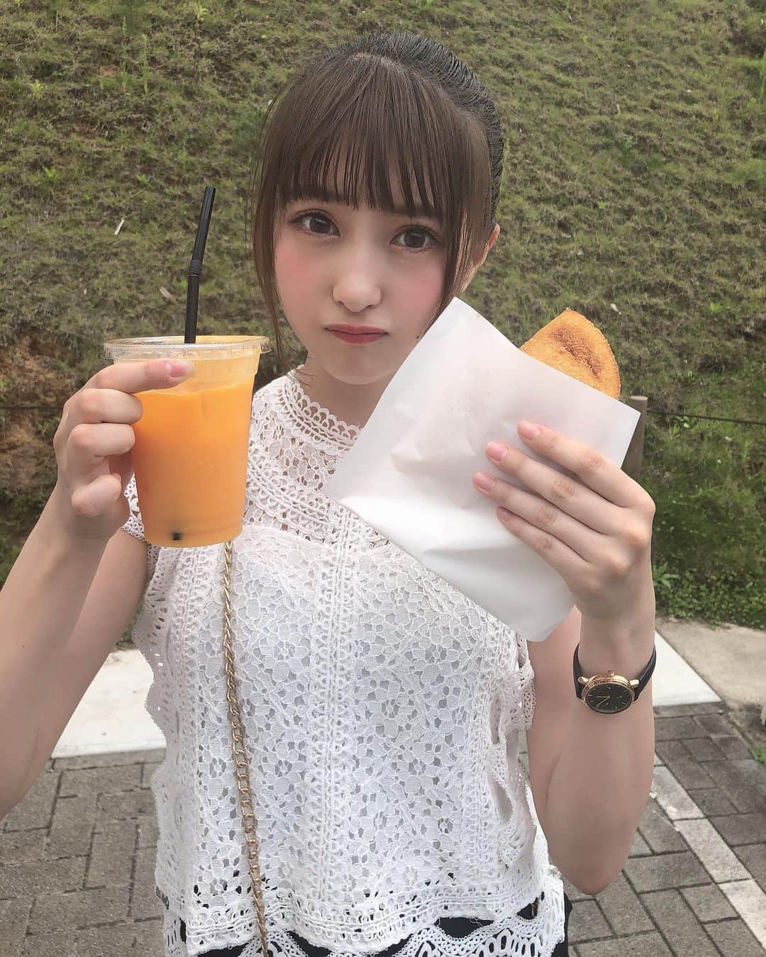 華山志歩さんのインスタグラム写真 - (華山志歩Instagram)「珍しく食べ物持ってるのに目瞑ってないよ😆笑」8月25日 20時22分 - shiho_hanayama_official