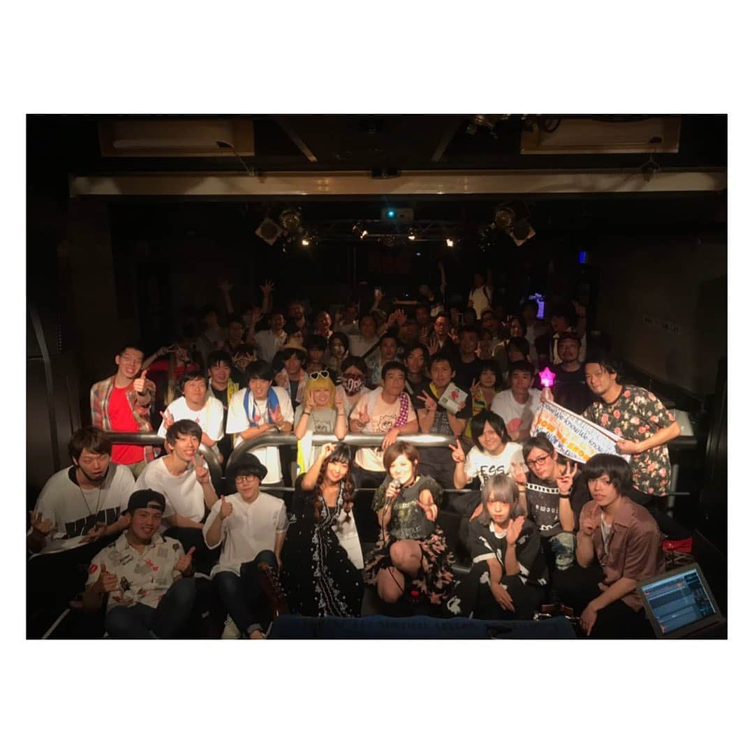 AIMIさんのインスタグラム写真 - (AIMIInstagram)「こんばんみみみ🍍🍍🍍 ❤︎ ❤︎ 2019.8.23 (FRI) 『ラブコラ 。〜summer2019〜』 とっておきの笑顔に会えた夏🌼  一歩一歩が結んでゆくから進み続けてその輪が生まれている😄 主催ってやってみてライブだけじゃなくイベントとしての成功を考えるわけで、責任感も強くかんじたけど周りの皆さんに助けていただき、本当にラブコラ 。出来た良い日になったと思います🥳✨ この日が令和初の夏の思い出に深く刻み込まれたこと、来てくれたみんなとの宝物の時間🙏💕 ありがとう😊  #AIMI#ラブコラ 。#下北沢ReG #雨ノ弱#mahina#yun *chi#主催LIVE #夏の思い出 ＃ここにいるみんなわたしの宝物」8月25日 20時33分 - my_name_is_aimi