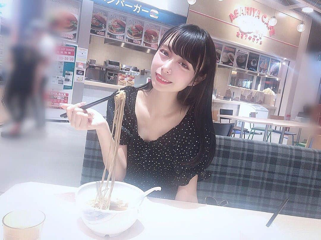 月野ちゃんさんのインスタグラム写真 - (月野ちゃんInstagram)「・ ・ ・ 2割り増しで おいしい味する PAそば＾＾謎 #海ほたる #am4じ #目がねてる #四次元」8月25日 20時27分 - uru_cjft