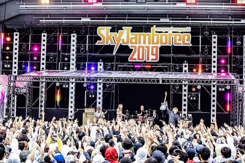 藤原広明さんのインスタグラム写真 - (藤原広明Instagram)「稲佐山公園野外ステージ 「Sky Jamboree 2019」  スカジャンのあなたにびっくらぶっ！！🦍🦍🦍🦍 photo by @cazrowAoki」8月25日 20時29分 - hiroaki_drums_superbeaver