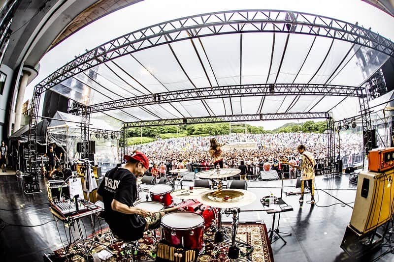 藤原広明のインスタグラム：「稲佐山公園野外ステージ 「Sky Jamboree 2019」  スカジャンのあなたにびっくらぶっ！！🦍🦍🦍🦍 photo by @cazrowAoki」