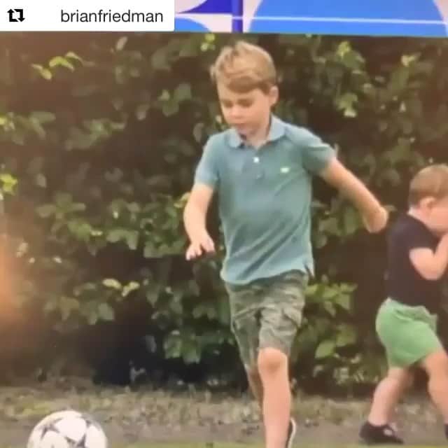 シャーニ・ヴィンソンのインスタグラム：「#Repost @brianfriedman . . . . . . . . . . . .  See this cute face, the future King of England? This adorable boy is being shamed by a grown woman on National Television in America for taking ballet! @lara.spencer you should be ashamed of yourself as well as @gstephanopoulos for laughing along & @goodmorningamerica for letting public shaming of young boys happen! Growing up as a dancer I was bullied horribly which is exactly what this is. She is teaching the word that it is ok to laugh at boys for dancing and that is so sad. Just think about the young boys who may have seen this and could quit their passion at her expense. It infuriates me and I would appreciate everyone sharing this and forcing a public apology to Prince George, The Royal Family, all male dancers and all dancers in general for being so insensitive. #LaraSpencer #GeorgeStephanopoulos #GoodMorningAmerica #BoysDance #BoysDanceToo #DontShameMaleDancers」