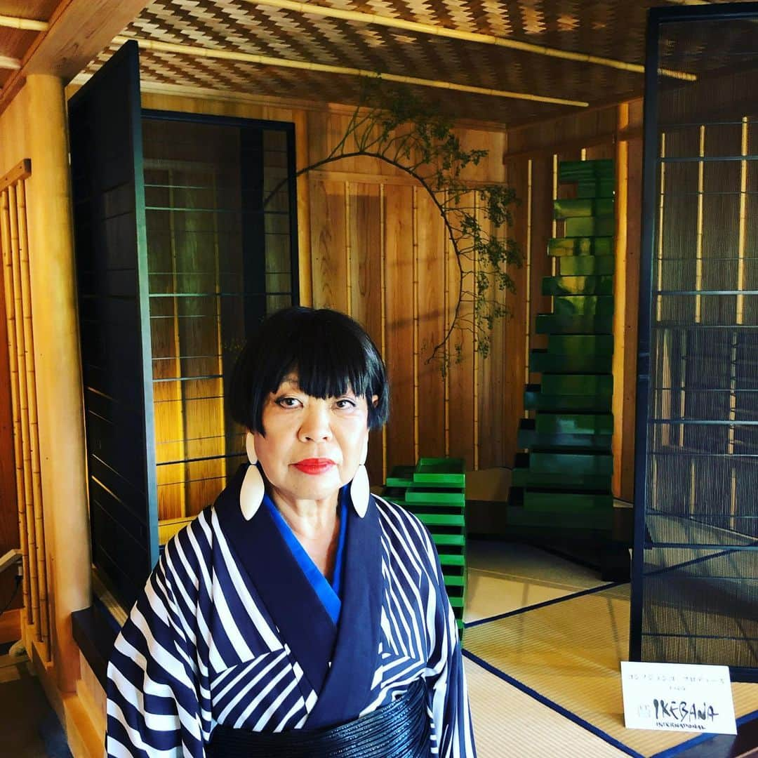 コシノジュンコさんのインスタグラム写真 - (コシノジュンコInstagram)「大江戸文化文化芸術祭無事終わりました！初日は開始10分前に晴れて虹も見えながらのフェス。都知事、文化庁長官にDJ KOO さんのDJと大盛り上がり！伊藤園さんブースは私のデザイン和菓子とのコラボや生花各流派の皆さんとのコラボ、武道、邦楽演奏と3日間沢山の人に楽しんでいただきました！#浜離宮#大江戸ええど#茶道#フェス#生花#djkoo」8月25日 20時41分 - junko_koshino_official