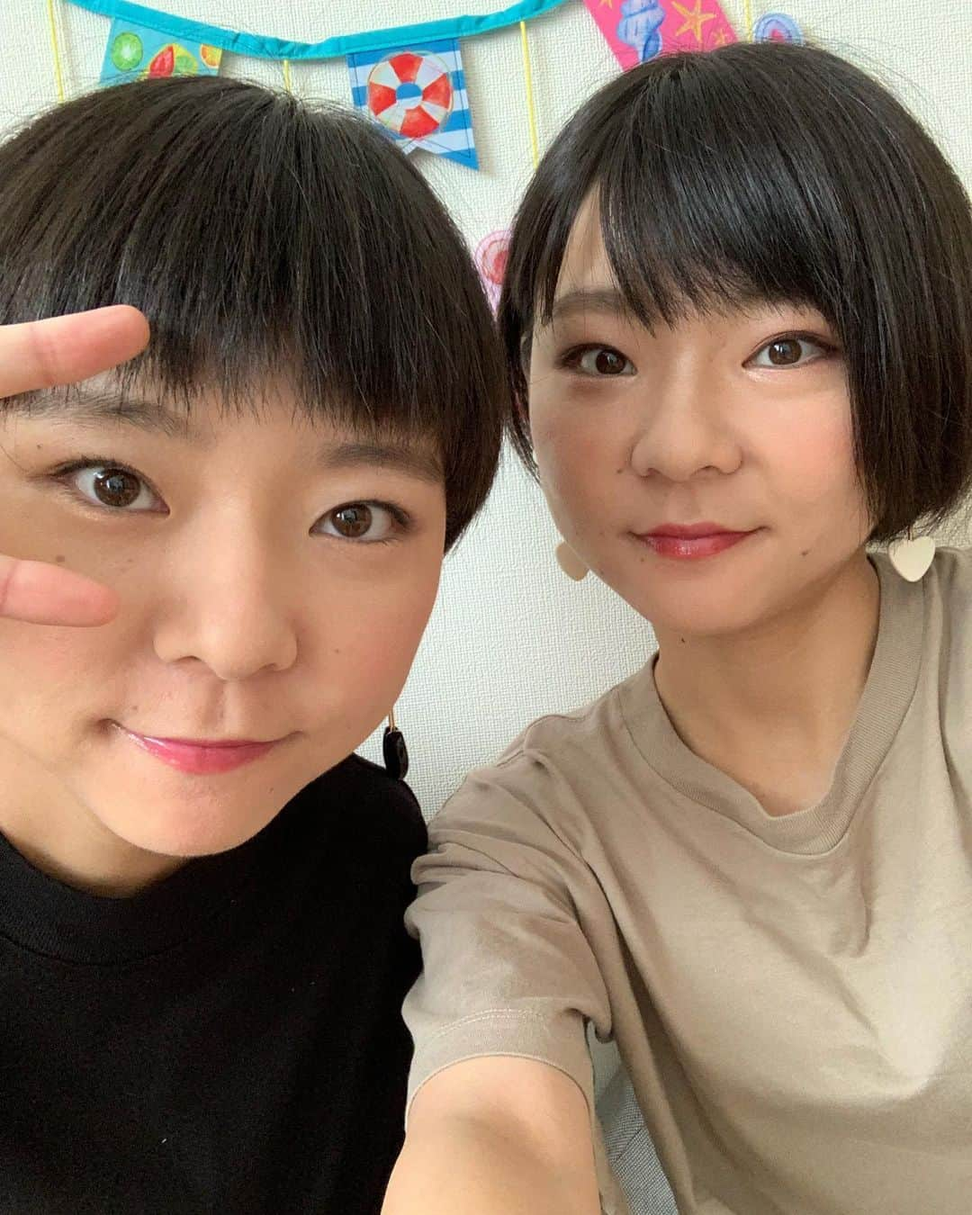 あこさんのインスタグラム写真 - (あこInstagram)「‪本日21時頃よりYouTubeにて晩ご飯LIVEを行います🐿🍒ダウンタウンDXの撮影の時のお話しなど出来たらなと思います☺️ぜひ来て下さい✨ 消えやんゴルゴ線はもう一生仲良くしていこうと思う。  #はらぺこツインズ」8月25日 20時35分 - harapeko__ako