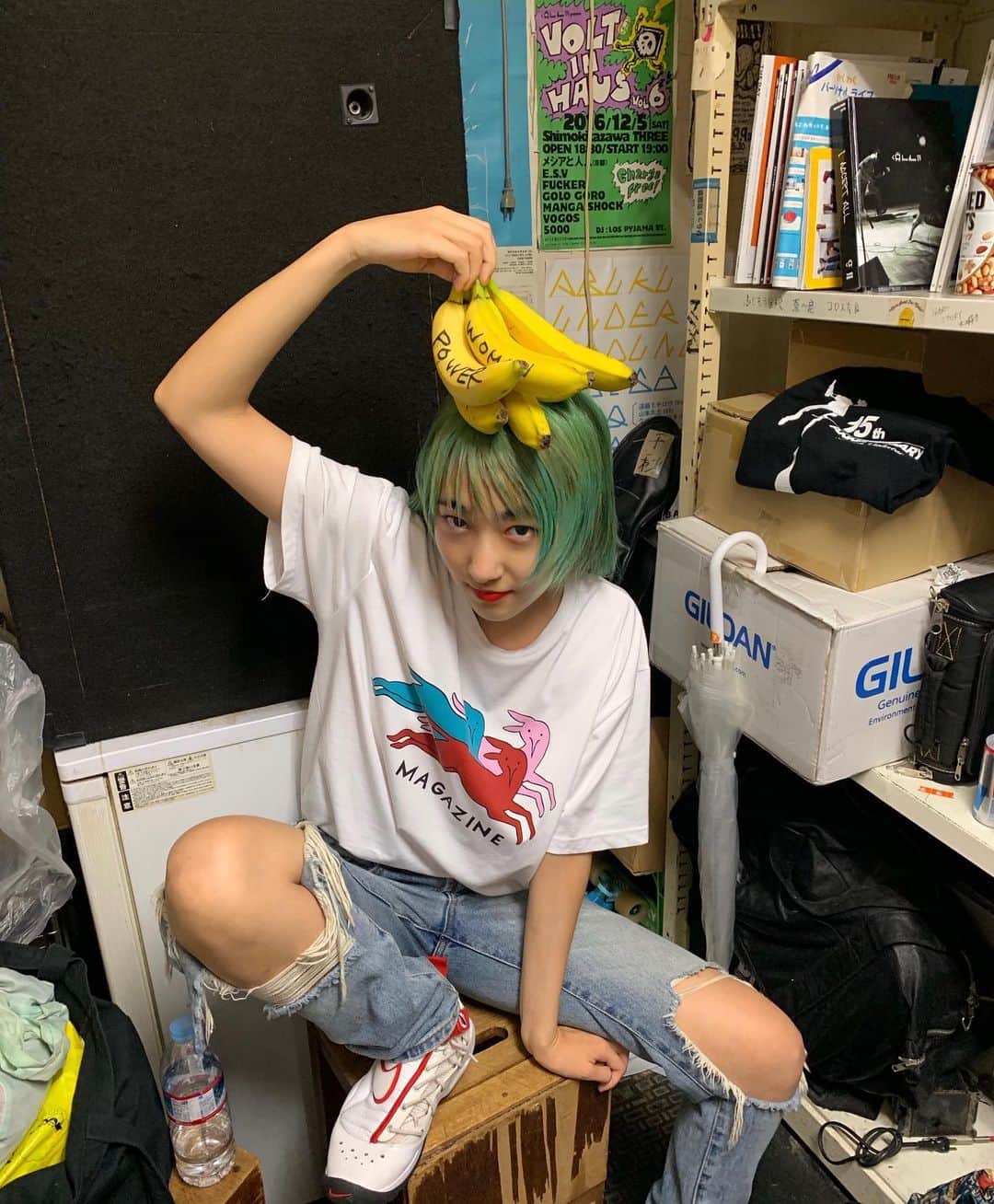 あっこのインスタグラム：「下北南口フィリピン産¥98水分多め」