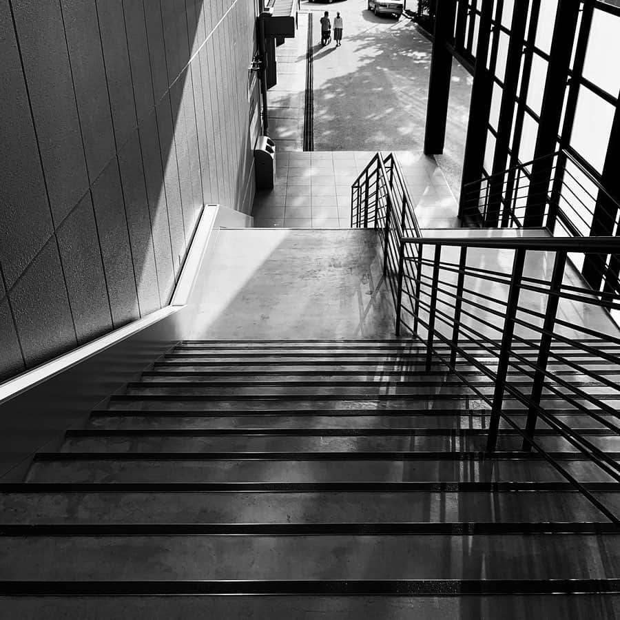 naotakeのインスタグラム：「階段 - Stairs / iPhone XR + Snapseed, 20190826 . . バイクショップの前にとまっている、いろんなバイクを見るのが楽しみ。 . . #royalsnappingartists #infamous_family #rsa_main #infinity_photo_cult #2_fineart #jp_gallery #jp_gallery_bnw #trb_bnw #wp_bnw  #bnw_life #bnwlife_member #bnw_life_shots #bnw_captures #world_bnw #top_bnw #team_jp_ #team_jp_モノクロ #ig_energy_bw #ig_nihon #streetphotographybnw #igersjp #blackandwhite #bnw #bnwphoto #monochrome #bw #bnwphotography #ShotOniPhone #shotoniphoneXR」