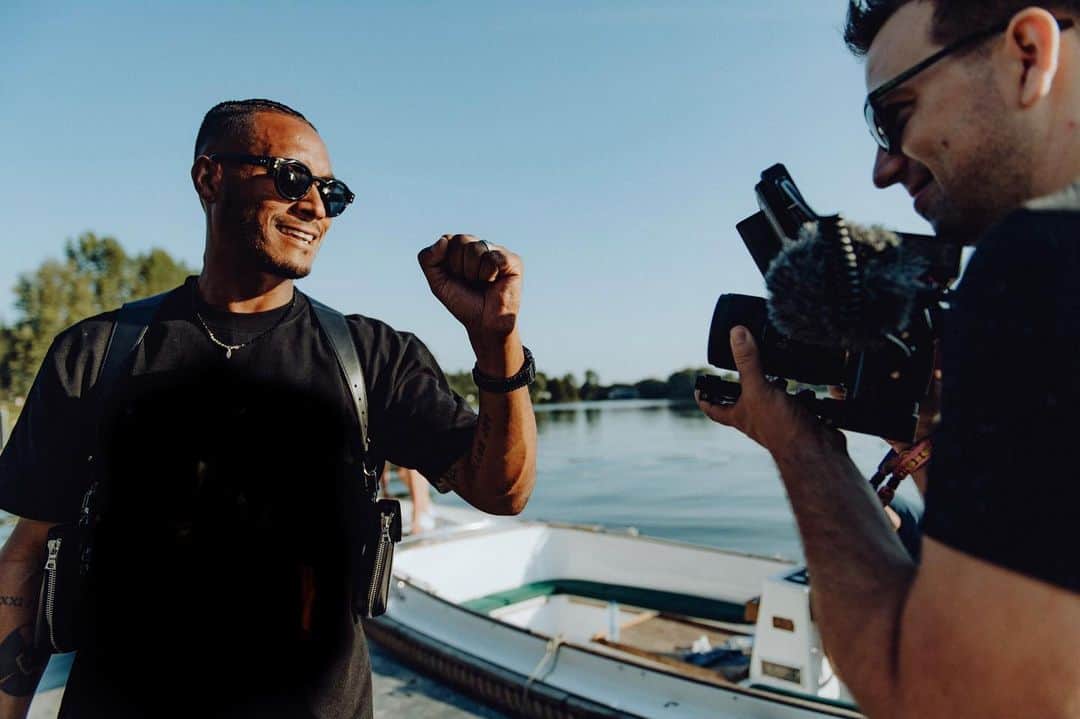 サネリー・ジェームズのインスタグラム：「🎥」