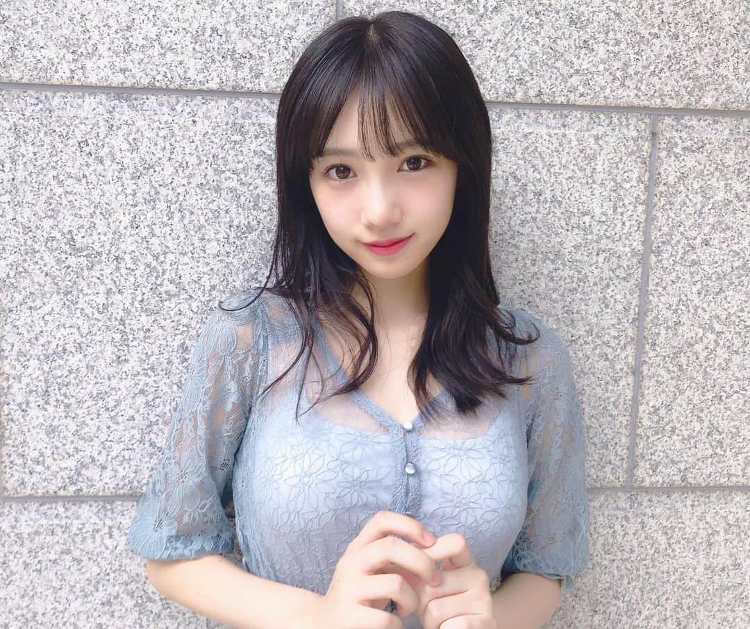 のインスタグラム：「横野すみれ 、今日からInstagramを始めさせて頂くことになりました💓  これからステキな写真を載せていきます〜🍀 メイクやファッションにも注目です💭  よろしくお願いします🐶💓 #横野すみれ #本物です # NMB48」