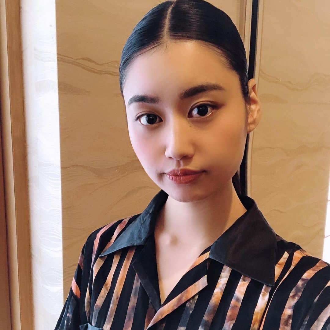 安陪恭加のインスタグラム：「タイテキスタイル・ファッションショー楽しかった☺️ 普段では着ない、とても素敵な衣装でした😳  #ファッションショー #ショー  #タイ」