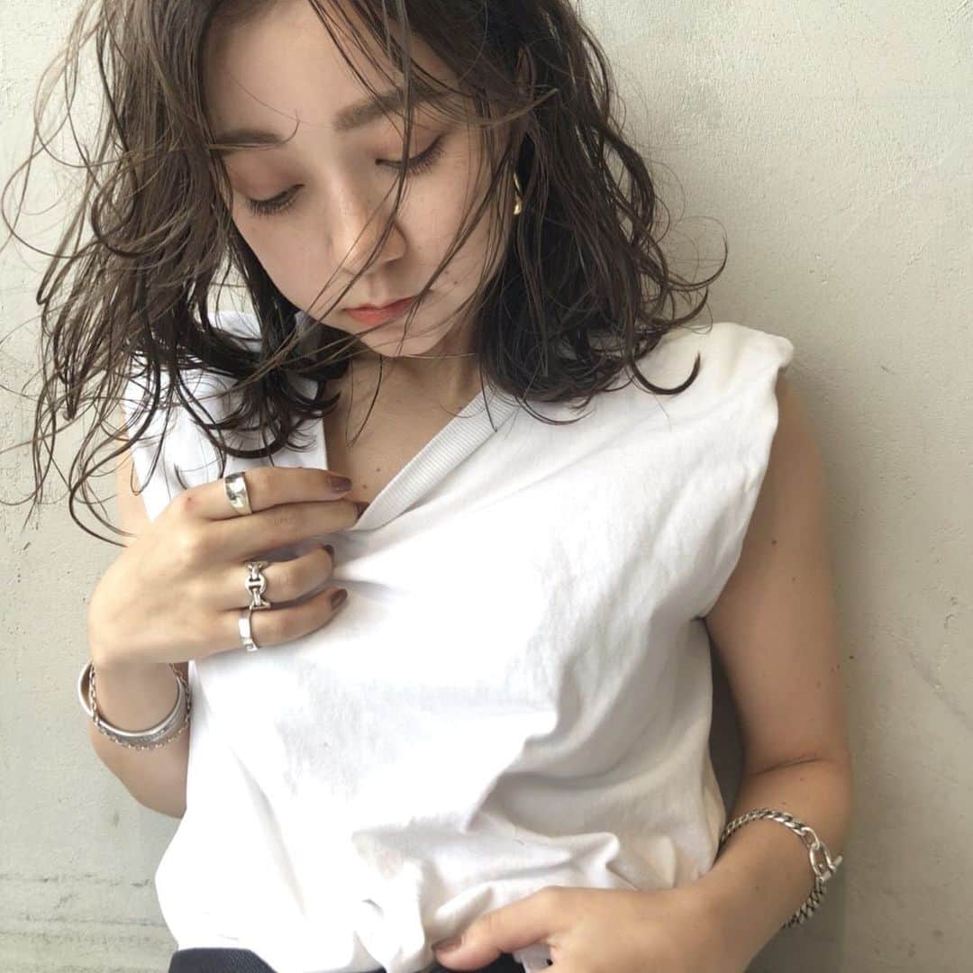 のインスタグラム：「* * 普段ゴールド派だけどシルバーもかわいい . .」