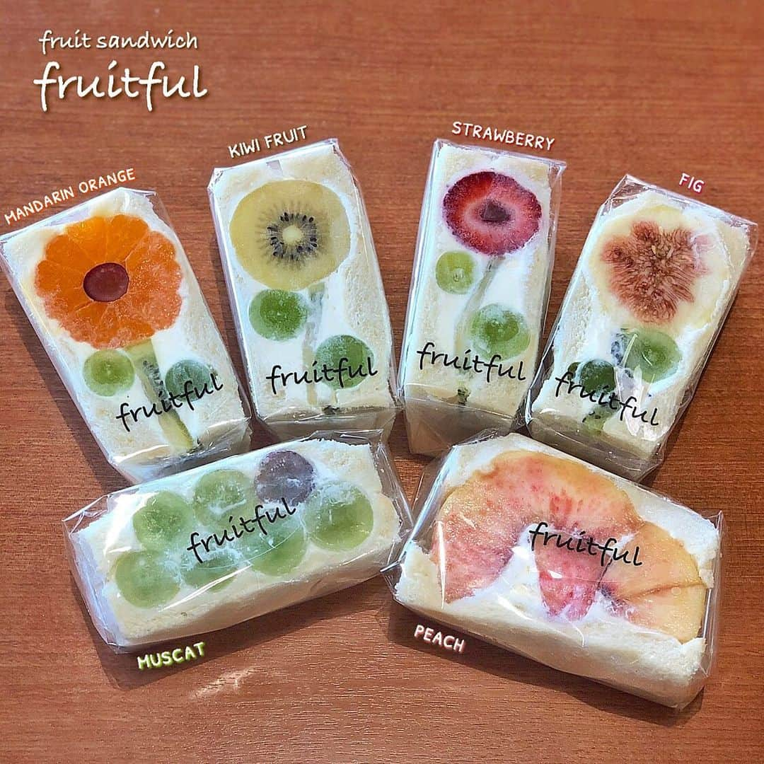 Ayuminさんのインスタグラム写真 - (AyuminInstagram)「🍑🥝フルーツフル🍊🍓 フルーツフルさんのフラワーサンド🌻 可愛いお花が目を惹くフルサンは アピタ岡崎北店わくわく広場でGET😍 . フルーツたっぷりで、パンはしっとり クリームも甘すぎなくてバランスも◎🥺💓 葉っぱはぶどう🍇茎はキウイ🥝 . 見た目の可愛さはもちろん、美味しくてペロリでした🤤 @fruitful_okazaki . ラーメンプロ🍜ゆうきさんと お肉博士🥩ちゃんまりと2個ずつ 美味しく頂きました🙏 . . スタバクイーン👸🏼メインアカウント ➡︎ @ayumin0220stb * * #フルーツフル#fruitful#フルーツサンド#フルサン#フラワーサンド#わくわく広場#アピタ岡崎北店#ボヌール #岡崎モーニング#岡崎ランチ#岡崎グルメ#岡崎カフェ #名古屋ディナー#名古屋グルメ#名古屋ランチ #インスタグルメアワード2019#あいなご#ナゴレコ#グルメライター」8月25日 21時17分 - ayumin0220