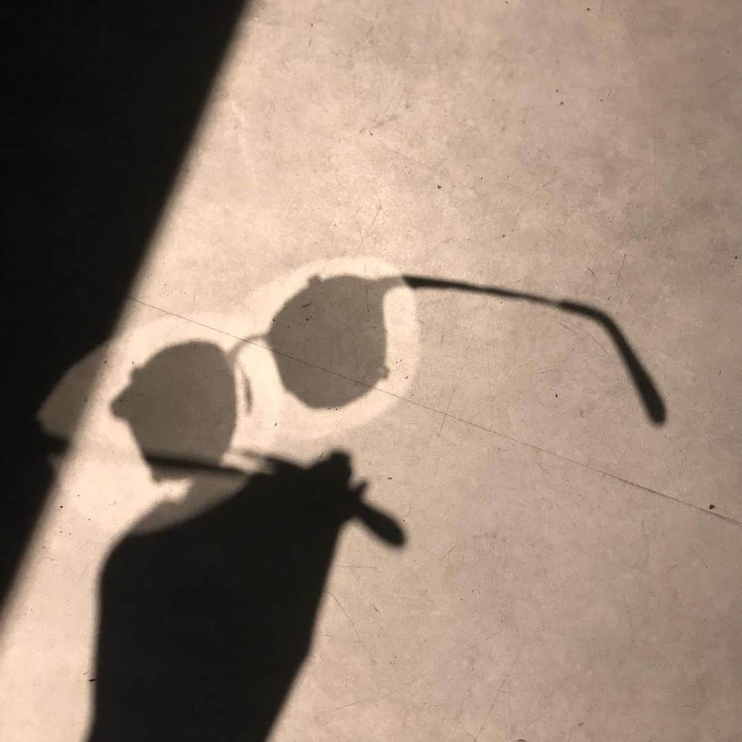 マサヒロマルヤマのインスタグラム：「Broken MM-0029 Reconstruction of the broken completeness Glass is fragile; once it’s broken, it’s never the same again, even if you repair it. This process of reconstructing scattered colors expands expression. Each fracture tells a story.」