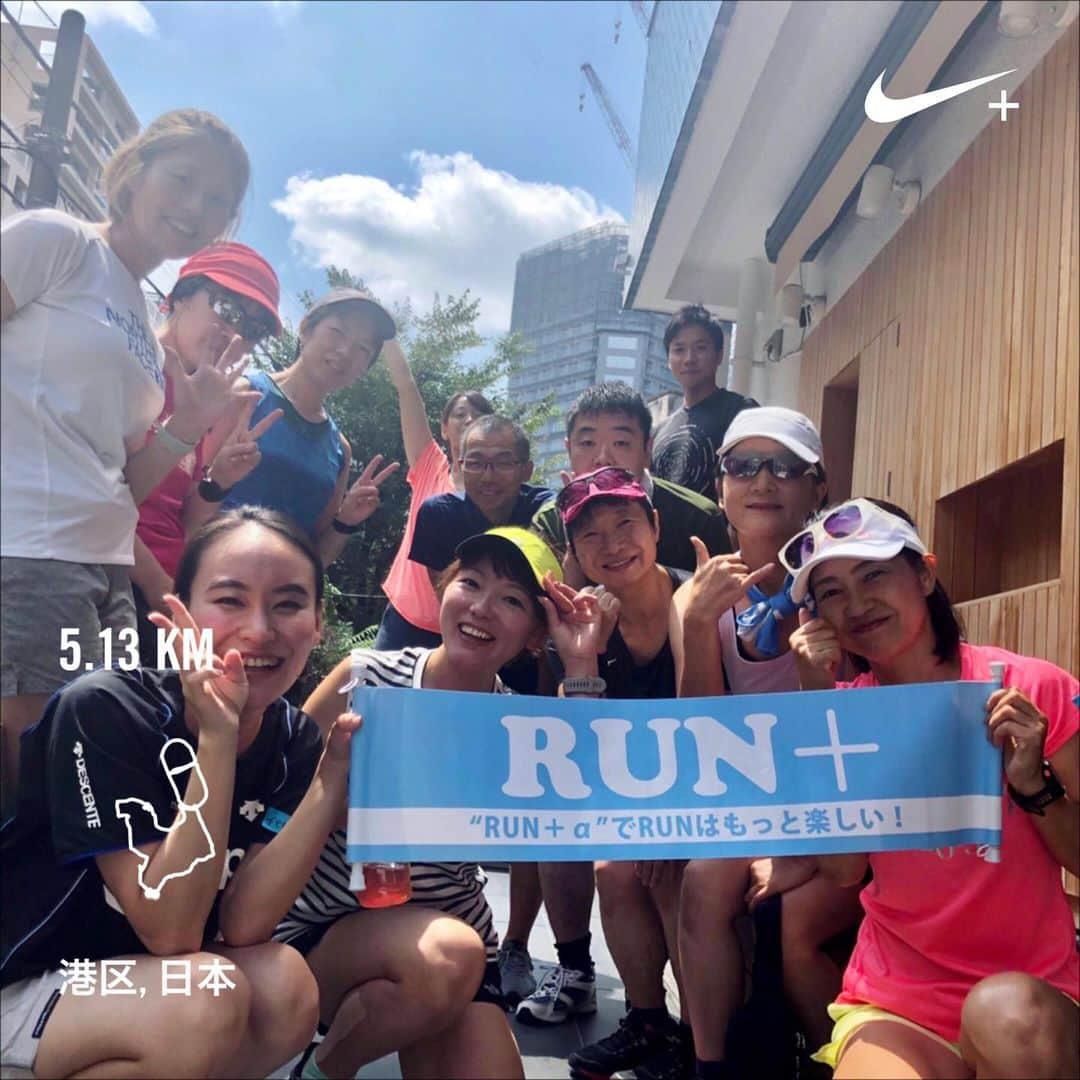 run+さんのインスタグラム写真 - (run+Instagram)「2019.08.25［知ってTry テーピングラン］ テーピングをして走りは変わるのか？そのテーピングは本当に自分に合ってるのか？などをテーマに、大人の夏休み 知ってTry テーピングランを開催。 テーピング前に走ることで今の体の動きやコンディションを。 そしてその後のテーピングでどう変わるのかを体感。 ・ 受付時から参加者の方々の体の癖などチェックを行っているとは…さすがのハビトレさん😍 弱点をカバーするためのテーピングや、スタート前や走りながらでも取り入れやすいツボ押しポイントなど。 2-3人1組になり楽しみながらウィークポイントをチェック。 ・ テーピングでいつもと走りは変わるのか？を知るためLet's RUN♪  ブラジル大使館の大きな壁画は圧巻の街中アート。 先日見つけてこの美しさは晴れた夏の日差しの中来たいって思ってたからぴったり！ そして着々と完成に近づく新国立をバックに五輪モニュメント。 ・ テーピングした足で神宮外苑2-3周走って、お店へ戻りランは終了。 ・ 痛む足を抱えながらのタイム更新も素晴らしいけど、やっぱり笑顔で楽しく気持ちよく走れると #走れるって幸せ RUN+はランに何をプラスして楽しくするかを常に考えてるけど、どこかが痛かったら何をプラスしたって楽しくないと思うから… テーピングをしないで良いカラダが何よりの理想。 それでも、テーピングで走りをもっと楽にサポートできるなら… RUNはもっともっと楽しくなるハズ♡ ・ それぞれが走りやすさやテーピングのコツなどを感じられたようで嬉しい限りです😆✨ ・ 久々の清水湯♨→ねぎし🐄 *熱い気持ちを書くはずがコメント書きながら寝落ちしてたみたい( *´艸｀) ❤押して下さった方には文章と写真が合ってないwって思ってた方もいたかも💦 失礼しました<(_ _)> ・ #SpecialThanks @habittraining ＊-------------------------------------------------＊ #run➕α #RUNPLUS #ランニケーション #run➕ run➕学び run➕テーピング run➕街中アート ＊-------------------------------------------------＊ ・ #五輪モニュメント #街中アート #パブリックアート ・ #ランニング #RUN #ゆるラン ・ #街ラン #街RUN ・ #GARMIN #ガーミン #ナイキプラス #ハシリマスタグラム #ハシリマスタグラム #ハシリマシタグラム #走るひと ・ #Runday #RunLovesLife」8月25日 21時25分 - runplus