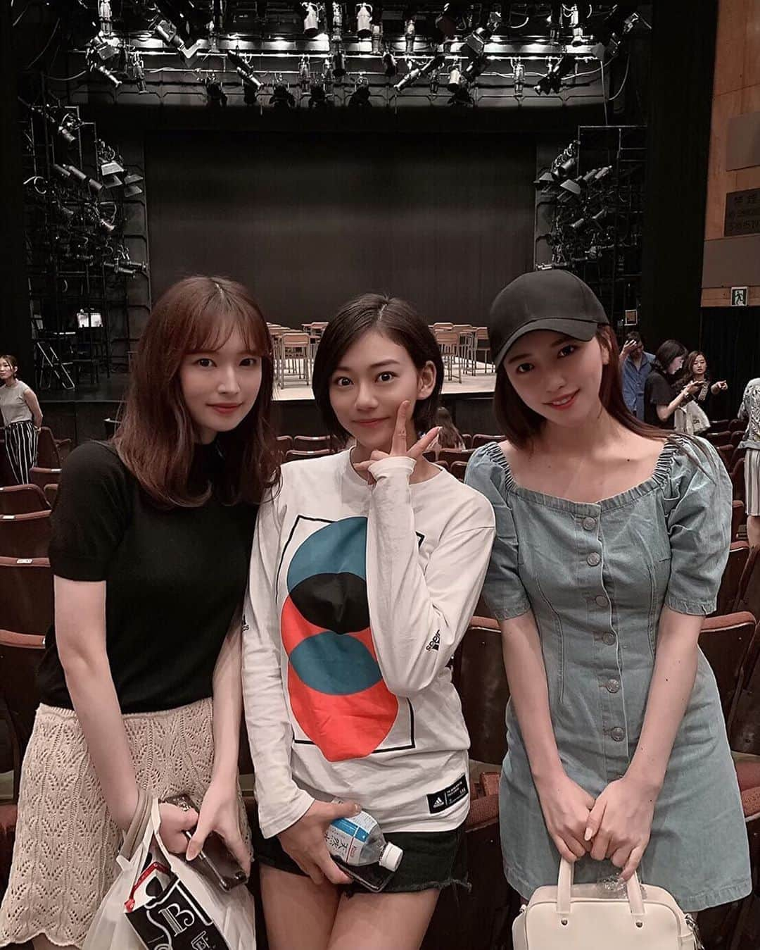 指出瑞貴さんのインスタグラム写真 - (指出瑞貴Instagram)「2人揃って来てくれた なんと嬉しい🥺❤️💜 毎日たくさんのご来場ありがとうございます！涙涙。。 #新宿 #紀伊国屋ホール #転校生2019」8月25日 21時25分 - sashidemizuki