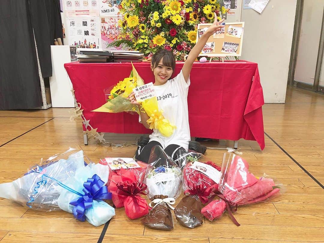 磯佳奈江さんのインスタグラム写真 - (磯佳奈江Instagram)「8月9日で26歳になりました☺︎﻿ ﻿ 今日は、ファンの方に生誕祭を開いて﻿ もらいステキな日になりました。﻿ ﻿ 本当にありがとうございます☺︎﻿ ﻿ 26歳は、自分にとって始まりの年で、﻿ スタートの年だと思っています。﻿ ﻿ NMB48を卒業して、﻿ 新しいことを始めるのは正直怖いけど、﻿ その先にはきっと幸せだったり、﻿ 楽しいことが待っていると信じて﻿ 頑張っていきたいと思います。﻿ ﻿ そして、毎日笑顔で過ごしたい☺︎﻿ ﻿ 26歳の私も応援してくださると﻿ 嬉しいです。﻿ ﻿ よろしくお願いします。﻿ ﻿ #誕生日 #生誕祭 #ありがとう」8月25日 21時34分 - isochan89