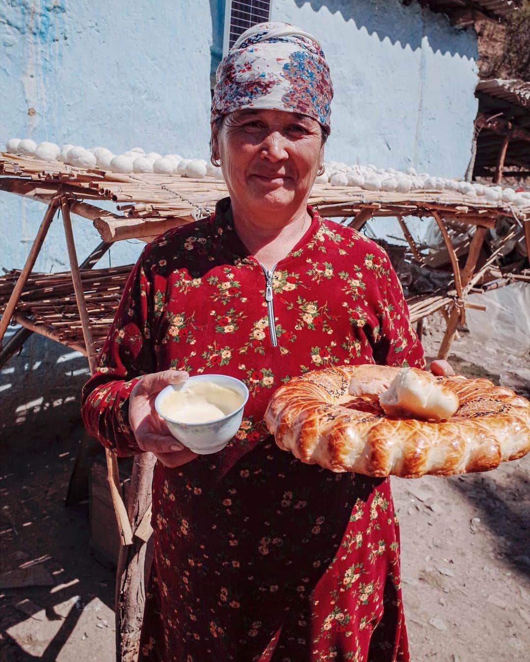 阿部裕介さんのインスタグラム写真 - (阿部裕介Instagram)「手作りサワークリームと、パン。  #キルギス #蜂蜜」8月25日 21時28分 - abe_yusuke