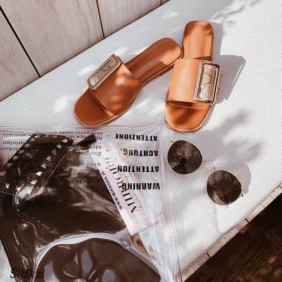 asami0510のインスタグラム：「sundy flat sandal♡」