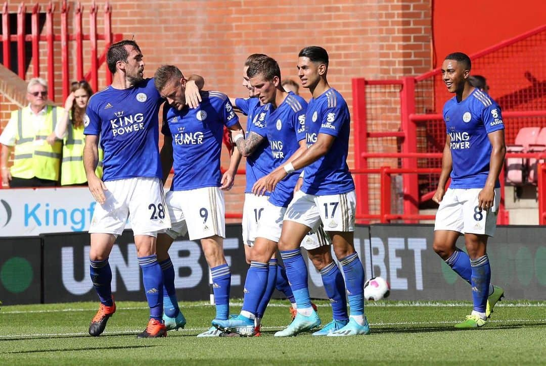 アジョセ・ペレスさんのインスタグラム写真 - (アジョセ・ペレスInstagram)「The first win of the @PremierLeague! 💪🏽😊 I hope the first of many! ⚽ Great effort of all the team! Thanks for your support! 🦊」8月25日 21時46分 - ayozepg