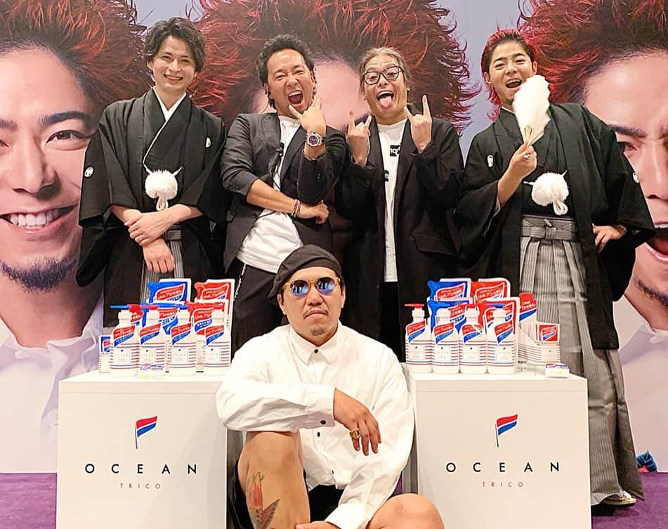 三科光平さんのインスタグラム写真 - (三科光平Instagram)「OCEAN TRICO 【アンサーシャンプー】 OCEAN TOKYOに来てくださるお客様、OCEAN TOKYOが持つ約300万人のフォロワーの皆様から頂いた数多くの理想や要望が詰まった商品。 いよいよ明日‼️ 発売いたします👍 多くの方々の協力で、自信を持ってオススメできる商品が完成いたしました🙇‍♂️ 本当に感謝しております。 是非、OCEAN TOKYOからの答えを体感してみてください🙋‍♂️ #oceantrico #アンサーシャンプー  #8月26日発売 #シャンプー＆トリートメント #ボトル #どちらも #税別1500円」8月25日 22時00分 - kohei_mishina