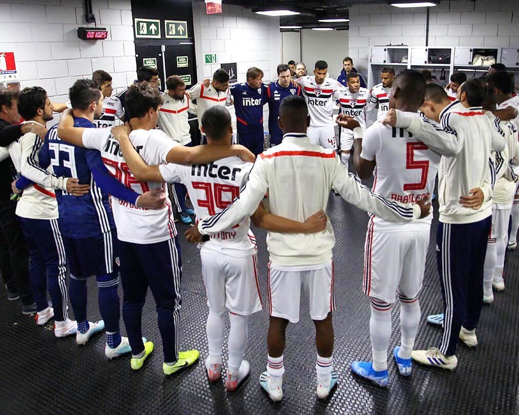 São Paulo FCさんのインスタグラム写真 - (São Paulo FCInstagram)「Mais uma batalha, mais um obstáculo a ser superado. Juntos, lutaremos até o fim. É #DiaDeTricolor! ⠀⠀⠀⠀⠀⠀⠀⠀⠀ ⚽ Vasco x São Paulo 🏟 São Januário ⏰ 16h 🏆 Brasileirão 📺 Globo e Premiere ⠀⠀⠀⠀⠀⠀⠀⠀⠀ #VamosSãoPaulo 🇾🇪 ⠀⠀⠀⠀⠀⠀⠀⠀⠀ 📸 Rubens Chiri / saopaulofc.net」8月25日 21時52分 - saopaulofc