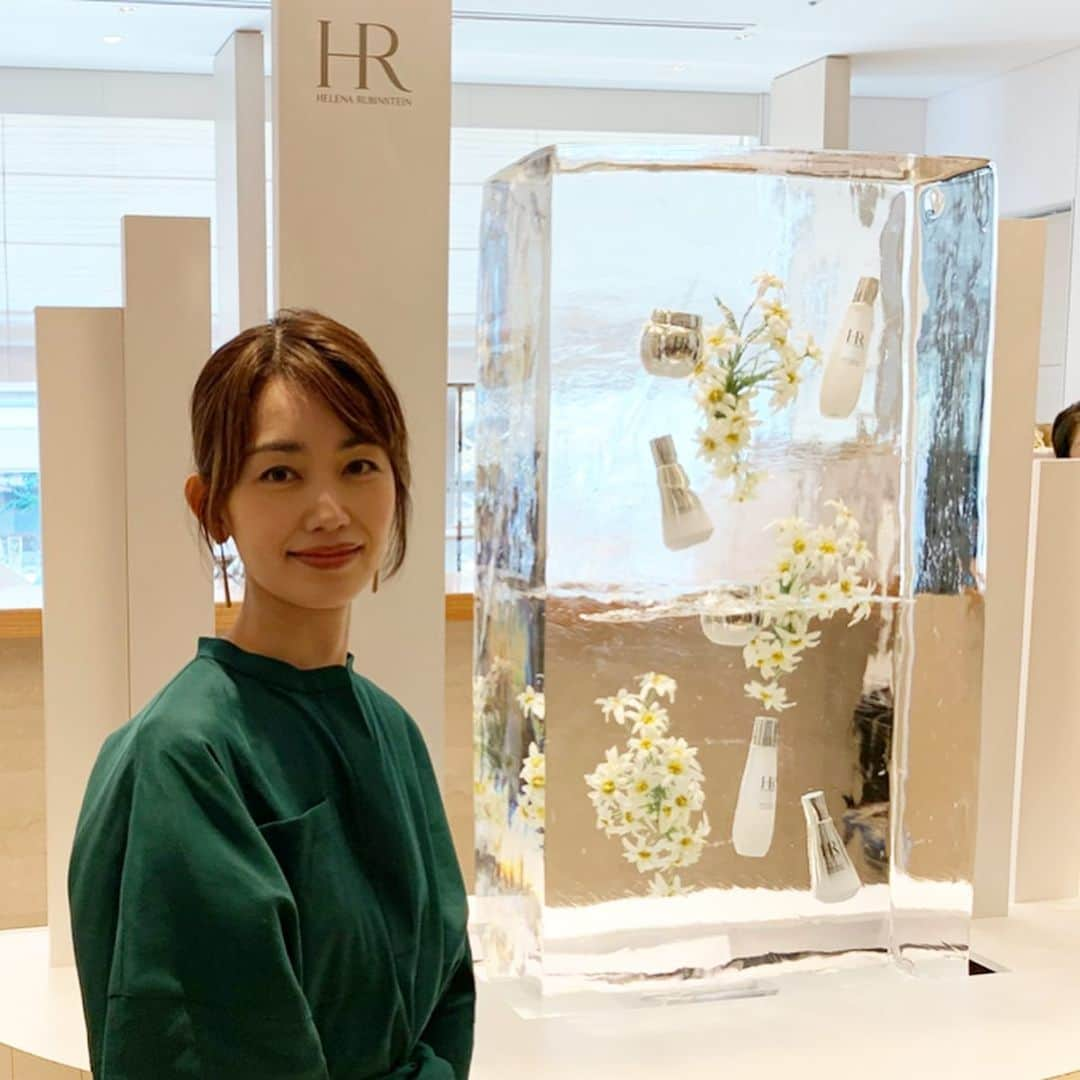 武藤京子さんのインスタグラム写真 - (武藤京子Instagram)「* @maeyuka さんと @helena_rubinstein_jp  ビューティーセミナーに参加してきました * 前回のセミナーで ご紹介頂いた 「プロディジー CELグロウ」シリーズに 今回 アイクリームが登場 * 年齢や疲れが出やすい目周りに、 再生力を高め 抗酸化作用がある エーデルワイスエキスを配合 * 贅沢な使い心地で スッと馴染みます。 * ほんのりパール感のレフ板効果で 見た目にも明るく✨✨ * 数量限定セット発売の アイマッサージャーに 冷水を入れてマッサージすると よりリラックス感が✨✨ * 2019年８月３０日発売です * #helenarubinstein  #ヘレナルビンスタイン  #prodigycellglow  #prodigycellgloweye  #プロディジーcelグロウ  #プロディジーcelグロウアイ  #キタノホテル  #コスメコンシェルジュ  #ブログ更新しました  #プロフィールにブログのリンク貼ってます」8月25日 21時55分 - kyokomuto0628