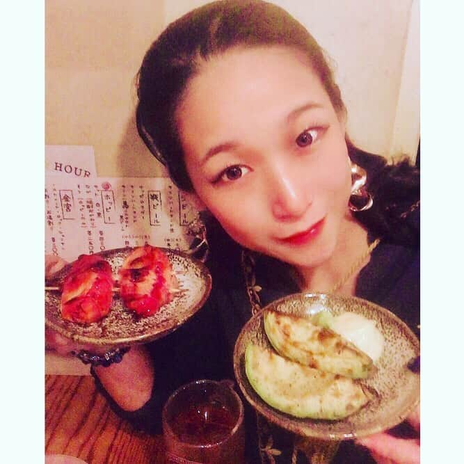 世手子さんのインスタグラム写真 - (世手子Instagram)「There was a good izakaya in Itabashi with good cost performance!♪(´ε｀ ) Popular shops popular with local people♪(*^^)o∀*∀o(^^*)♪ Everyone,Thanks for posting sweet comments･:*+.\(( °ω° ))/.:+ https://item.woomy.me/c/57843 @kimiomo225 #やきとんきみおも 行ってきましたd(^_^o) #とにかく安い #板橋グルメ ですっっ #新板橋駅 、 #板橋駅 からも近いので便利(^_^*) この日のオスズ #肉巻きセロリ も美味しかった^_−☆ #生カブ 、 #梅きゅうり 、 #冷やしトマト もさっぱりで美味しかったなぁ(*´ー｀*) #コストパフォーマンス最高 なので近所の人は絶対行って欲しい☆*:.｡. o(≧▽≦)o .｡.:*☆ 新板橋 きみおもで検索（＾Ｏ＾☆♪ Casting by @woomy.restaurant」8月25日 21時56分 - rojide