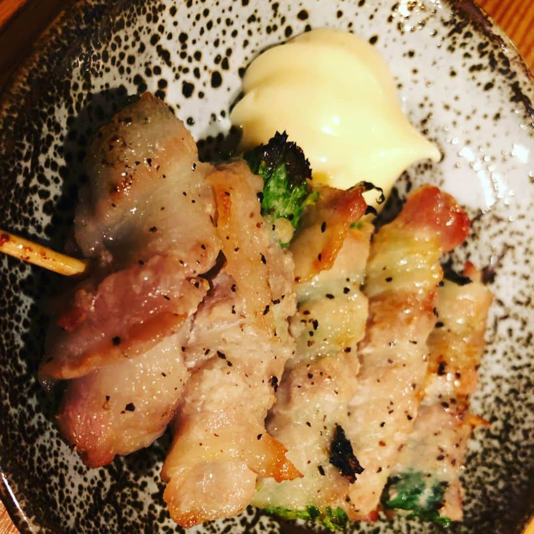 世手子さんのインスタグラム写真 - (世手子Instagram)「There was a good izakaya in Itabashi with good cost performance!♪(´ε｀ ) Popular shops popular with local people♪(*^^)o∀*∀o(^^*)♪ Everyone,Thanks for posting sweet comments･:*+.\(( °ω° ))/.:+ https://item.woomy.me/c/57843 @kimiomo225 #やきとんきみおも 行ってきましたd(^_^o) #とにかく安い #板橋グルメ ですっっ #新板橋駅 、 #板橋駅 からも近いので便利(^_^*) この日のオスズ #肉巻きセロリ も美味しかった^_−☆ #生カブ 、 #梅きゅうり 、 #冷やしトマト もさっぱりで美味しかったなぁ(*´ー｀*) #コストパフォーマンス最高 なので近所の人は絶対行って欲しい☆*:.｡. o(≧▽≦)o .｡.:*☆ 新板橋 きみおもで検索（＾Ｏ＾☆♪ Casting by @woomy.restaurant」8月25日 21時56分 - rojide