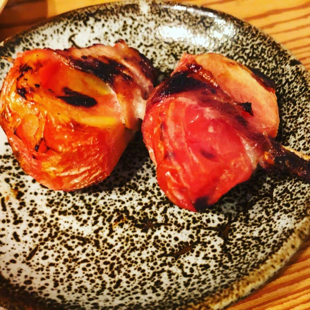 世手子さんのインスタグラム写真 - (世手子Instagram)「There was a good izakaya in Itabashi with good cost performance!♪(´ε｀ ) Popular shops popular with local people♪(*^^)o∀*∀o(^^*)♪ Everyone,Thanks for posting sweet comments･:*+.\(( °ω° ))/.:+ https://item.woomy.me/c/57843 @kimiomo225 #やきとんきみおも 行ってきましたd(^_^o) #とにかく安い #板橋グルメ ですっっ #新板橋駅 、 #板橋駅 からも近いので便利(^_^*) この日のオスズ #肉巻きセロリ も美味しかった^_−☆ #生カブ 、 #梅きゅうり 、 #冷やしトマト もさっぱりで美味しかったなぁ(*´ー｀*) #コストパフォーマンス最高 なので近所の人は絶対行って欲しい☆*:.｡. o(≧▽≦)o .｡.:*☆ 新板橋 きみおもで検索（＾Ｏ＾☆♪ Casting by @woomy.restaurant」8月25日 21時56分 - rojide