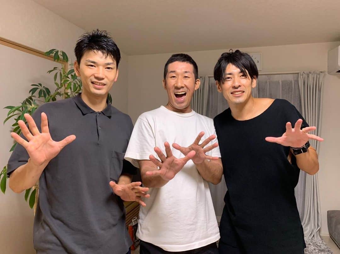 石井講祐のインスタグラム：「スプリトコーチの秋本さんと麒麟の田村さんとBBQ🍖 呼んでいただきありがとうございました^_^また遊びに行かせていただきます^_^ #麒麟田村 #秋本真吾 #石井講祐」