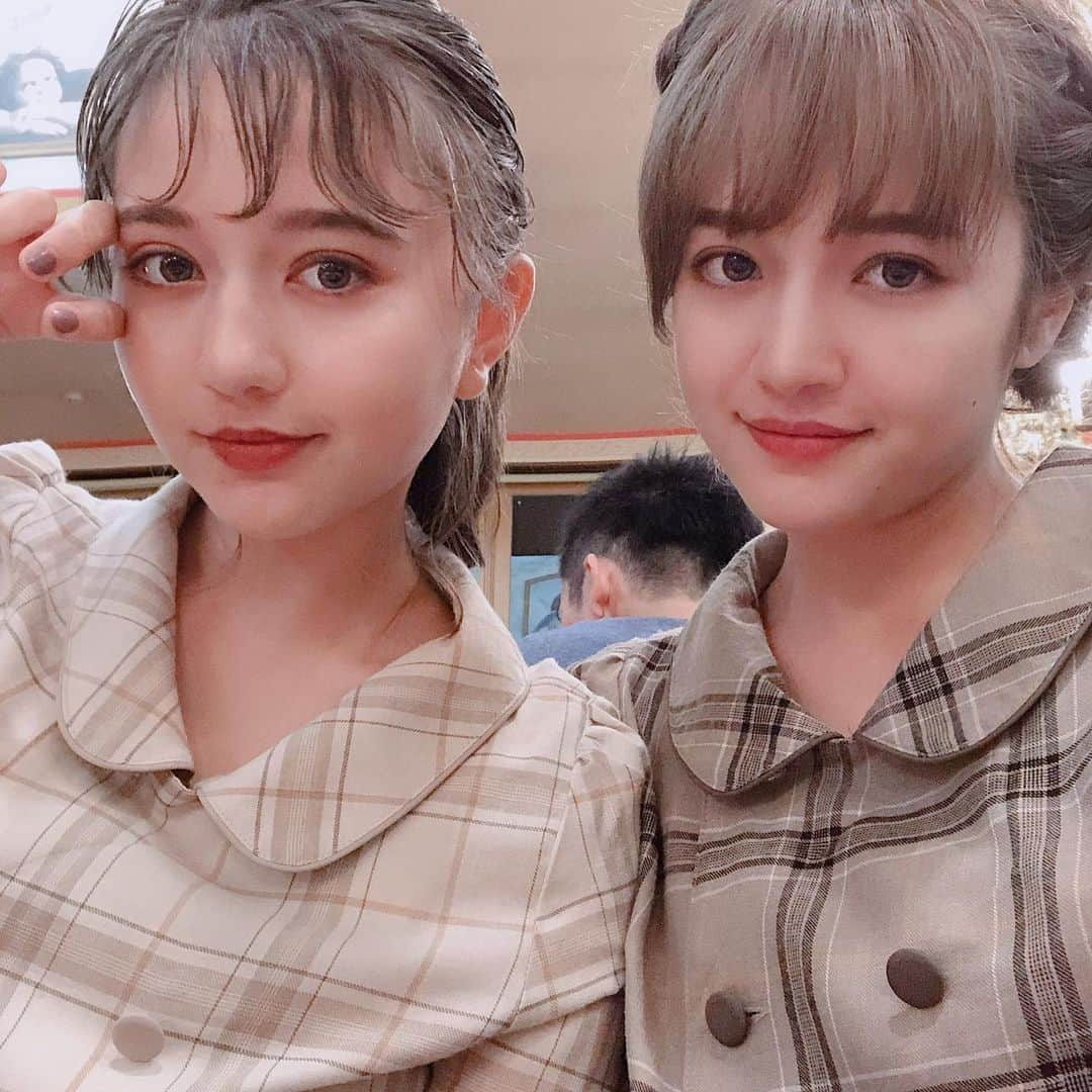 木村ユリヤさんのインスタグラム写真 - (木村ユリヤInstagram)「#姉#mysis#帰省中#双子コーデ #twinscode#heather #hairmake」8月25日 22時01分 - yuliya1018