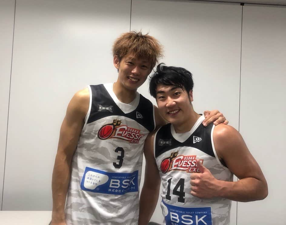 藤高宗一郎さんのインスタグラム写真 - (藤高宗一郎Instagram)「最終ラウンドは準優勝でした🥈 今日も熱い応援ありがとうございました！！ 皆さんの応援が本当に力になっています🙇🏻‍♂️ しばらく3x3の試合はないですが、次はおおきにアリーナで皆さんに会えるのを楽しみにしています！！ #evessaexe  #3x3 #3x3basketball #たくや応援ありがとう #こっさん夫婦来てくれた」8月25日 22時05分 - ssou3