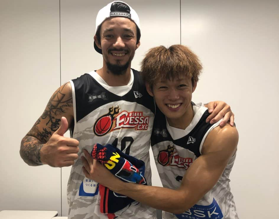 藤高宗一郎さんのインスタグラム写真 - (藤高宗一郎Instagram)「最終ラウンドは準優勝でした🥈 今日も熱い応援ありがとうございました！！ 皆さんの応援が本当に力になっています🙇🏻‍♂️ しばらく3x3の試合はないですが、次はおおきにアリーナで皆さんに会えるのを楽しみにしています！！ #evessaexe  #3x3 #3x3basketball #たくや応援ありがとう #こっさん夫婦来てくれた」8月25日 22時05分 - ssou3