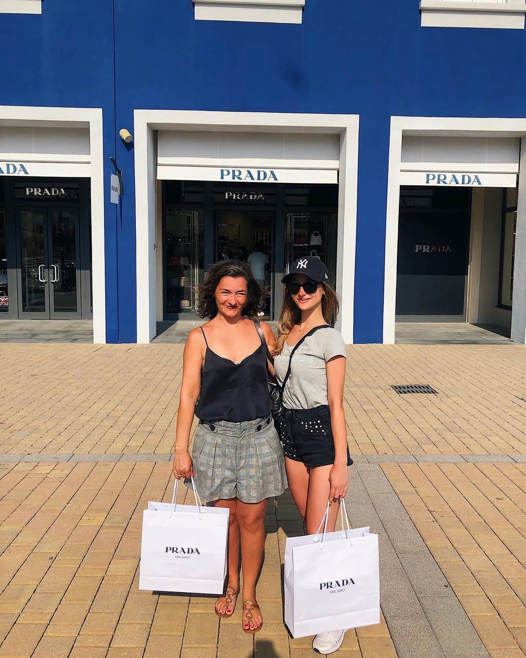 アガタ・クリゲルのインスタグラム：「And obviously we had to come back on our last day and buy even more stuff... #sorrynotsosorry 🙈 Like mother, like daughter part 2? 😅 #Sicily #Italy #Prada #shopping #polishgirl #polskadziewczyna #vsco #vscocam」