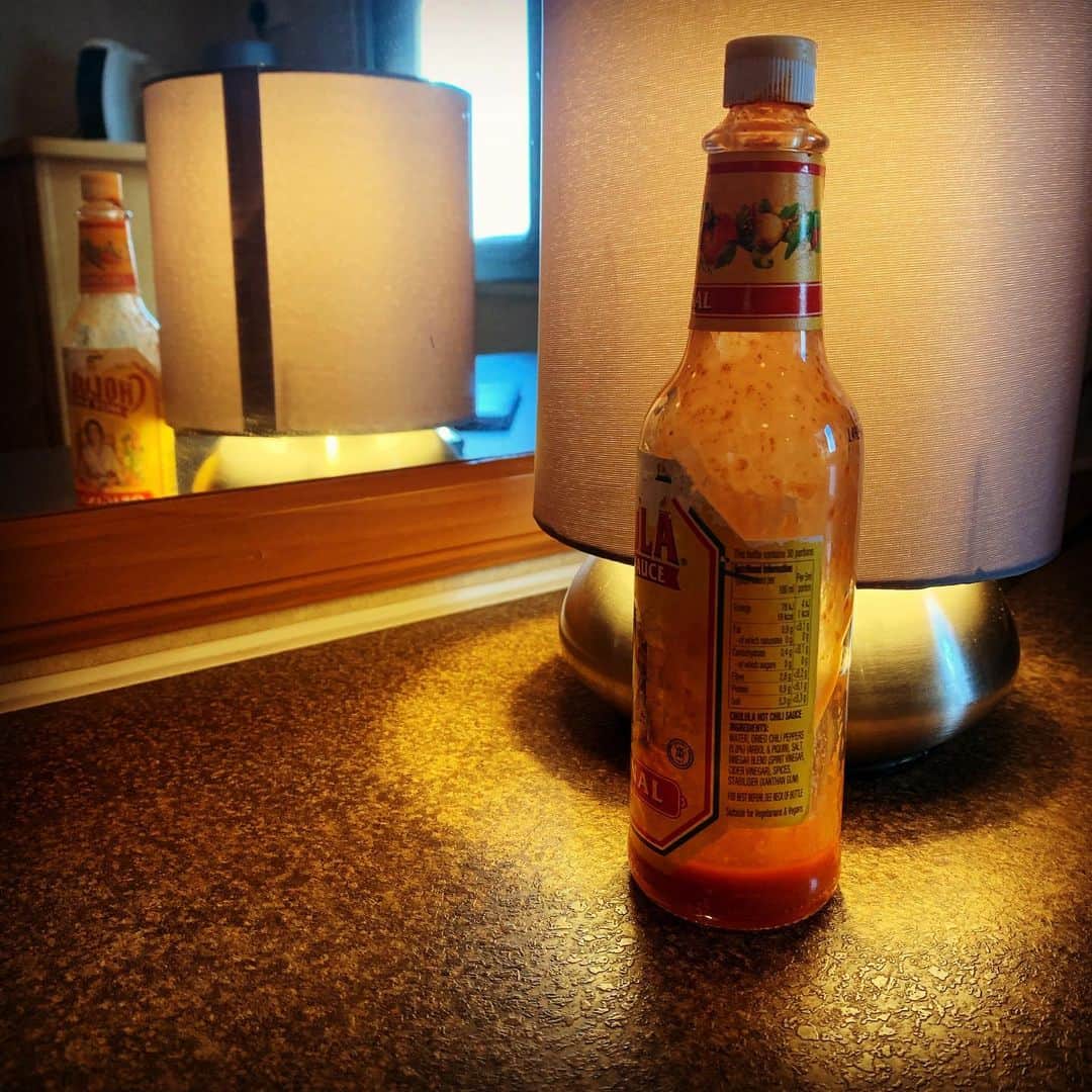 アンナ・パキンさんのインスタグラム写真 - (アンナ・パキンInstagram)「Surely I’m not the only person who measures time by how far through a bottle of hot sauce they are...」8月25日 22時26分 - _annapaquin